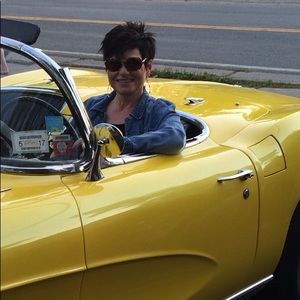 Meet your Posher, Elaine